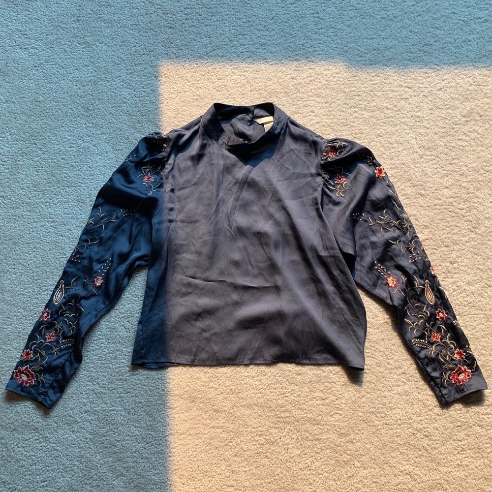 New without tags cropped button up blouse